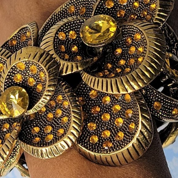 Chunky Rhinestone Vintage Double Flower Bracelet - Picture 5 of 10